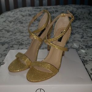 Daily Shoes - Gold Heels